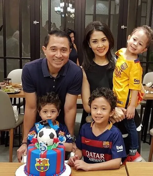 MOMEN HANGAT RUMAH TANGGA LUKMAN SARDI DAN ISTRI CANTINYA  MOMEN HANGAT RUMAH TANGGA LUKMAN SARDI DAN ISTRI CANTINYA