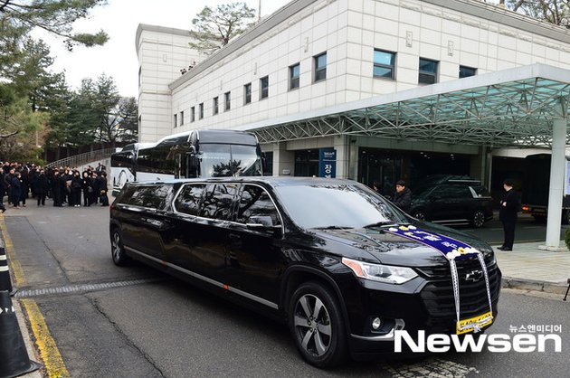 Moment of Lee Sun Kyun's Funeral Leaving the Funeral Home, Witnessed by Many Beloved People