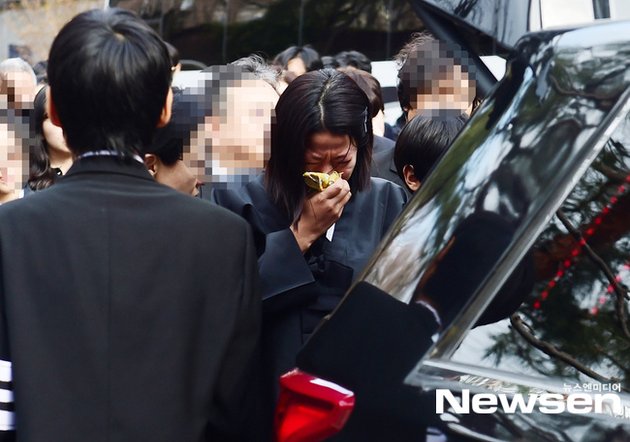 Moment of Lee Sun Kyun's Funeral Leaving the Funeral Home, Witnessed by Many Beloved People