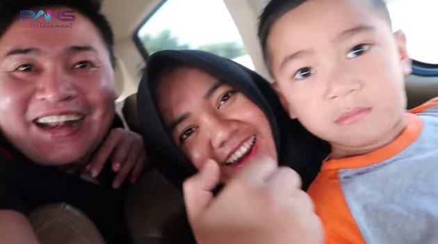 Merry's Moments Together with Rafathar, Missing Each Other Before Returning to Madura