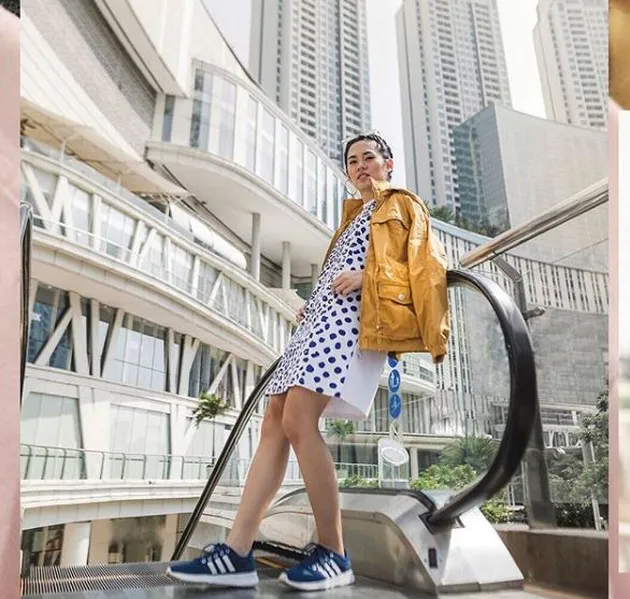 Baru saja pada bulan Juni lalu Sheryl Sheinafia meretas album teranyarnya yang bertajuk ii. Walau begitu, kini penyanyi 20 tahun tersebut pun tak butuh waktu lama untuk kembali merilis sebuah karya baru.