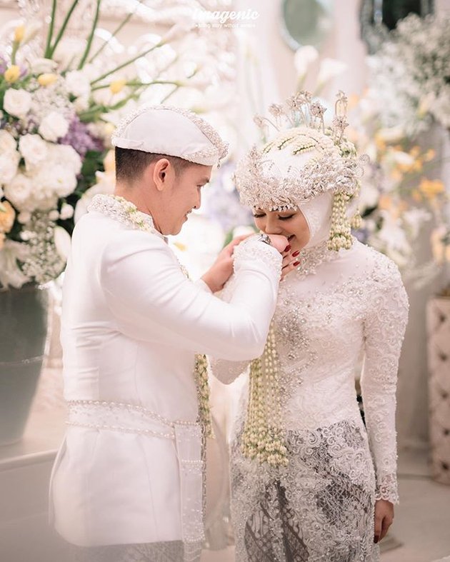 Sweet Intimate Moments of Rezky Aditya & Citra Kirana after the Wedding Ceremony, Making You Feel Emotional!