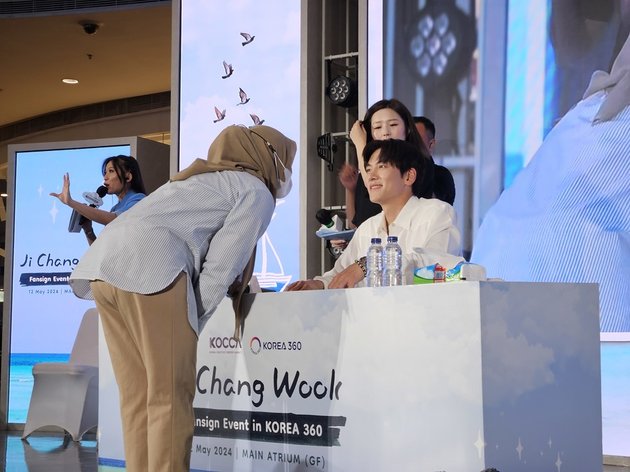 Exciting Moments at Ji Chang Wook Fansign Event in KOREA 360, Handprinting Placement - Fansign Event