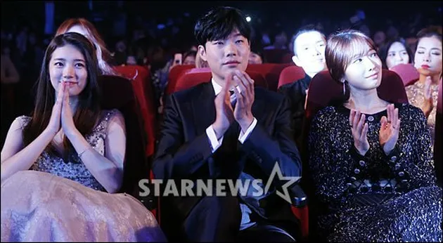 Momen Langka di 2016 Asia Artist Awards