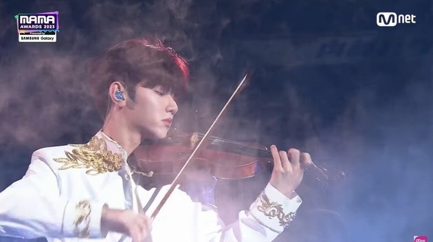 Rare Moments at MAMA 2023 Day 1, Zhang Hao Plays Violin and Anton RIIZE Plays Cello
