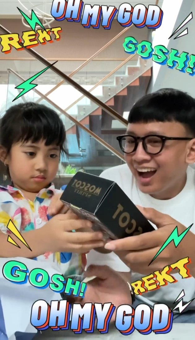Funny Moment of Chava, Rachel Vennya's Child, Breaking the Photographer Team's Glasses, Netizens Laughing: So young but already good at drama!