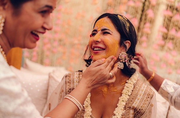 Katrina Kaif and Vicky Kaushal's Mehendi Wedding Moment, Full of Laughter from the Bride and Groom