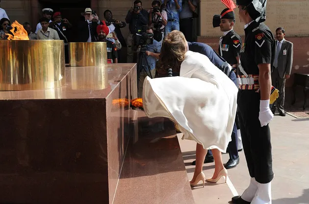Rok Kate Middleton Tertiup Angin