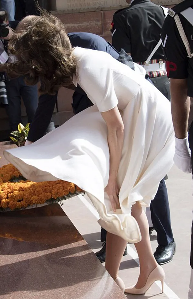 Rok Kate Middleton Tertiup Angin