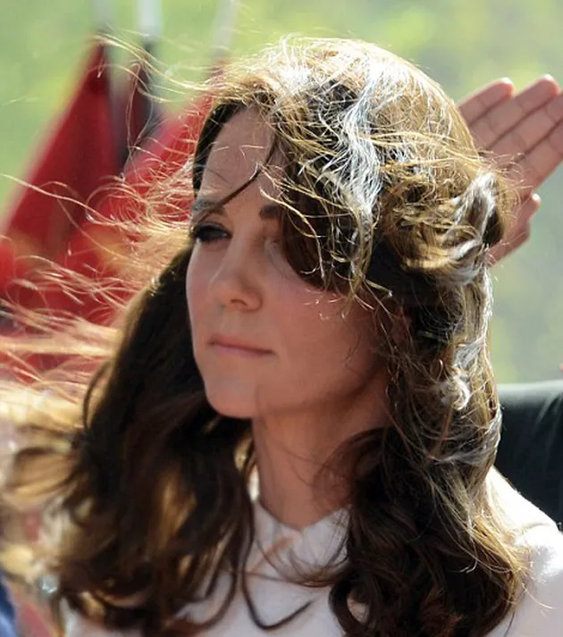 Rok Kate Middleton Tertiup Angin