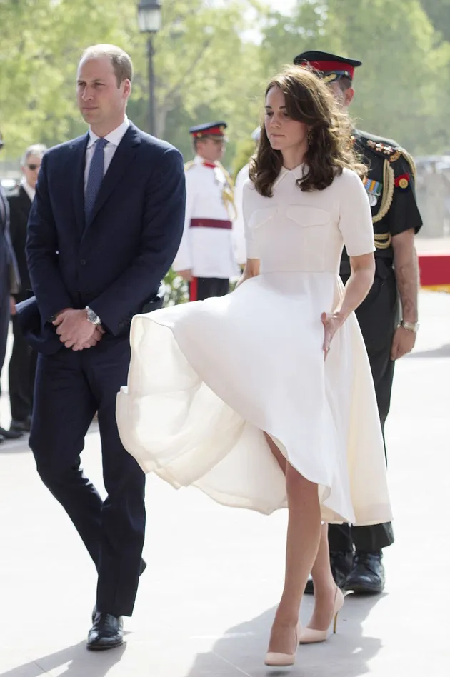 Rok Kate Middleton Tertiup Angin