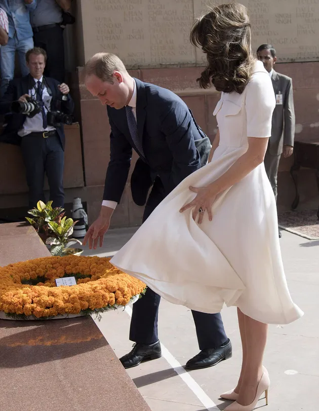 Rok Kate Middleton Tertiup Angin