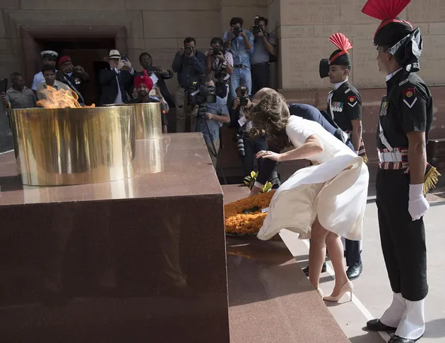 Rok Kate Middleton Tertiup Angin
