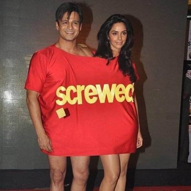 Pose Mallika Sherawat dan Vivek Oberoi ini bener-bener nggak banget. Buat promo film sih, tapi kayaknya nggak harus begini juga kali ya?