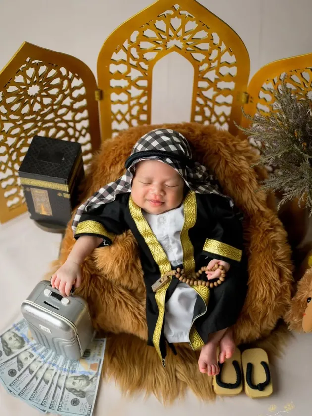 Anak Nia Photoshoot versi pak haji