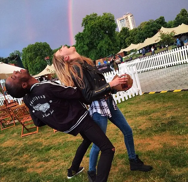 Momen Memalukan Cara Delevingne