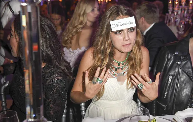 Momen Memalukan Cara Delevingne