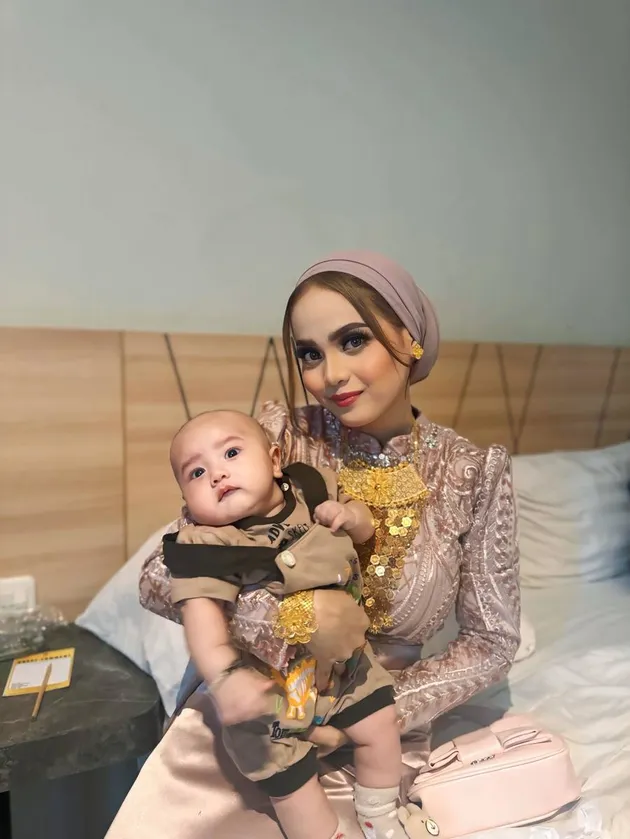 Putri Isnari &amp; baby Arjuna