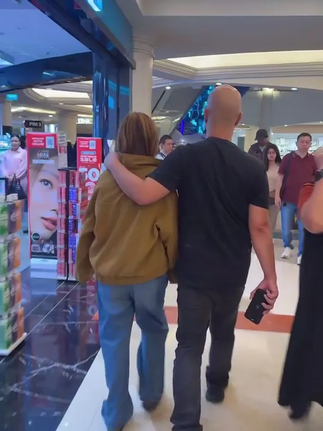 Momen quality time Mulan Jameela, Ahmad Dhani dan Safeea