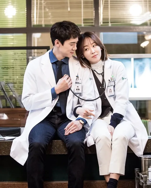 Momen Reuni Yoo Yeon Seok dan Seo Hyun Jin
