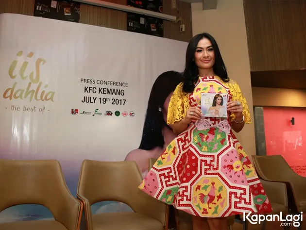Iis juga mengatakan jika album ini adalah album terlama yang pernah dikeluarkan oleh dirinya, karena ada jeda 4-5 tahun dalam perilisan.
