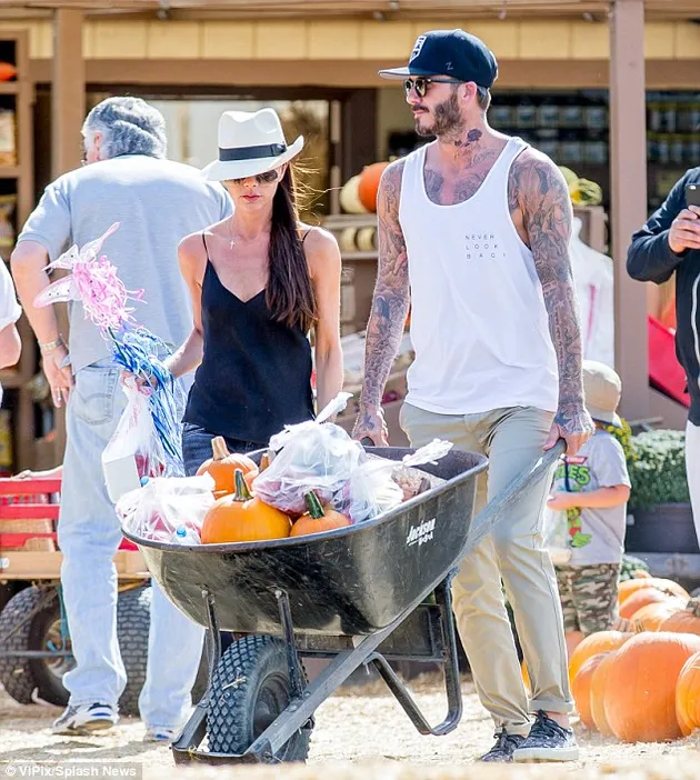 David - Victoria Beckham Belanja Halloween