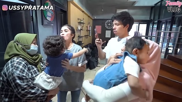 The Moment Ussy Sulistiawaty Carries Baby Ameena, Doesn't Want to be Called Grandma - Saka is Jealous