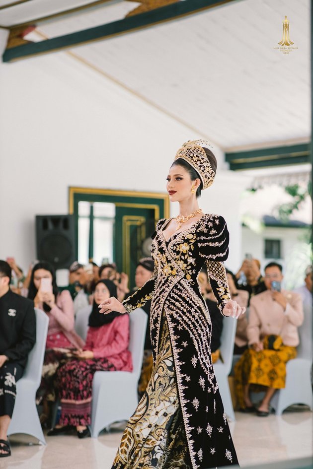 Moment of Sashing Ceremony of Miss Mega Bintang Indonesia 2024 in Yogyakarta, Kretek Girl Becomes Inspiration for Finalist's Kebaya Theme