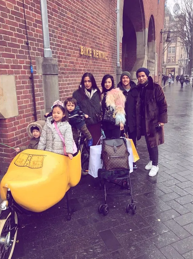 Momen Sebentar Jessica Iskandar - Jennifer Bachdim di Amsterdam