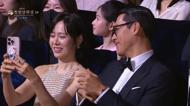 Son Ye Jin dan Hyun Bin duduk bareng