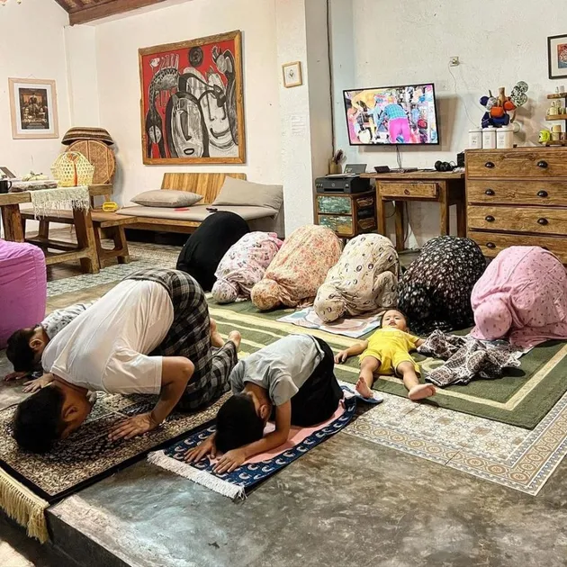 tarawih pertama selebriti, seleb tarawih, puasa selebriti