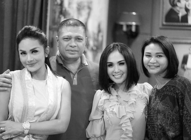 A Rare Moment, Take a Look at 9 Photos of Yuni Shara and Krisdayanti's Complete Family Gathering with Their Sibling and Mother