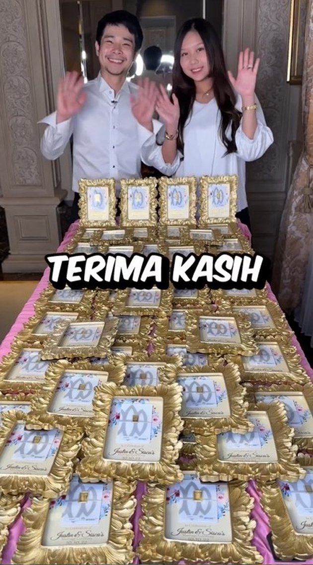 Money No Limit, Portrait of Sisca Kohl and Jess No Limit's Wedding Souvenir in the Form of Real Gold