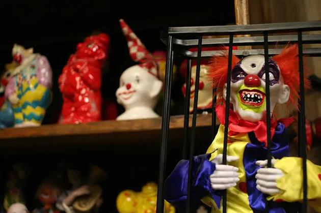 boneka badut, tempat seram, tempat menyeramkan