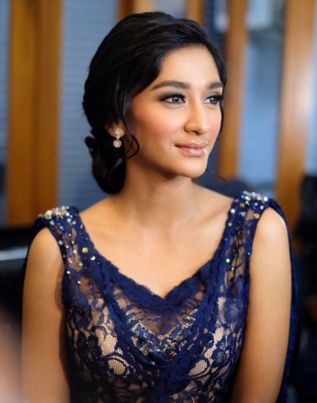 Fanny Ghassani sekarang sudah bukan single lagi. Ia resmi bertunangan dengan seorang pria bernama Erwan.