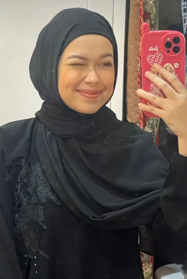 8 Beautiful Portraits of Rebecca Klopper Wearing Hijab, Radiating Charming Charisma and Becoming the Spotlight of Netizens