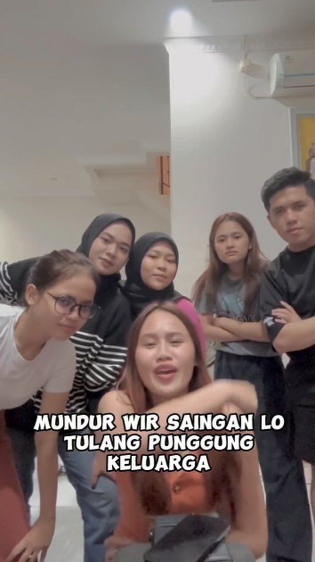 Back Off Wir! 12 Photos of Selfi Yamma - Putri Isnari Spending New Year's Eve with DA and LIDA Kids