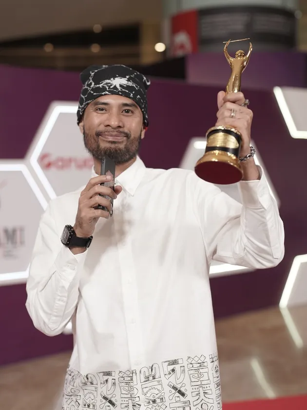 Ecko Show dapat piala AMI Awards