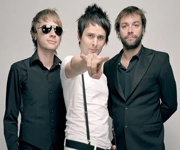 Setelah Muse merilis debutnya yang berjudul SHOWBIZ, mereka mengubah musik yang dibawakan dalam album ke-2 yang berjudul ORIGIN OF SYMMETRY.