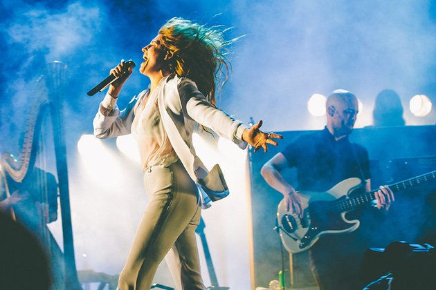 Florence and The Machine juga banyak jadwal tur tahun ini. Mereka bakal tampil di Belfast, Dublin, Glasgow, Newcastle, Nottingham, Manchester dan Birmingham.
