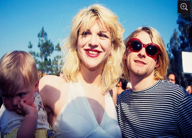 Kurt Cobain dan Courtney Love. Mereka juga pasangan yang legendaris. Sayang sekali Cobain harus mengakhiri hidupnya dengan cara yang tragis.