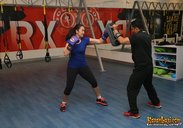 MAKIN SEKSI, NAFA URBACH HOBI BOXING! - KapanLagi.com