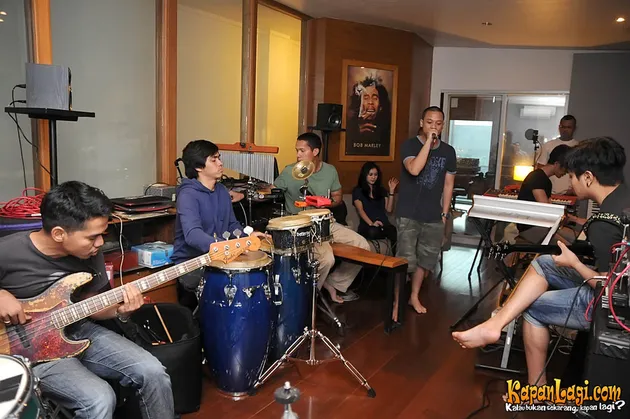 Maliq and D Essentials