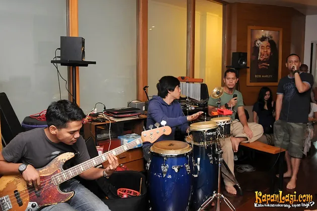 Maliq and D Essentials
