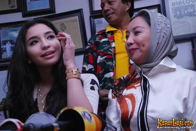 Manohara Odelia Pinot, Hotman Paris Hutapea