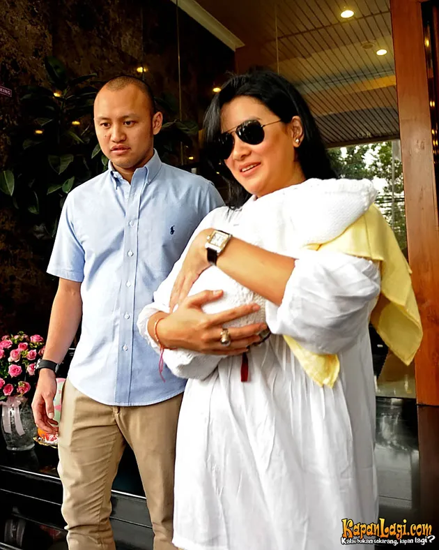 MARCELLA ZALIANTY TUNJUKKAN FOTO ANAK KEDUA - BARU LAHIR 