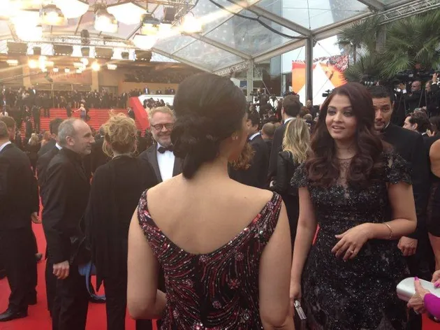 Perbincangan hangat Maudy dan Aishwarya Rai.