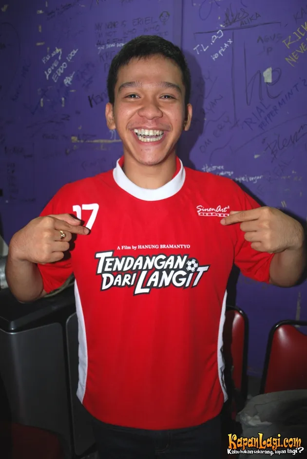 tendangan dari langit