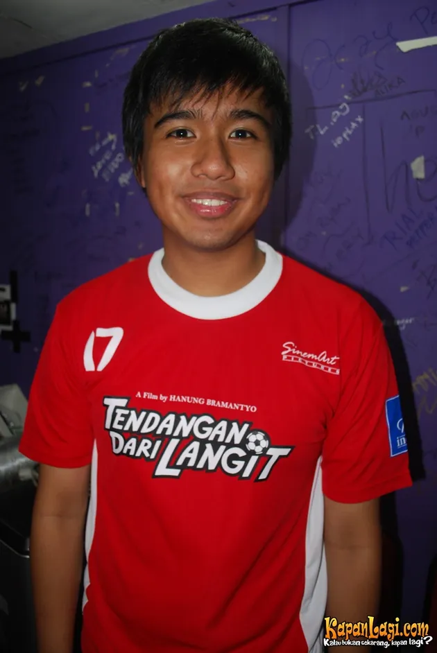 tendangan dari langit