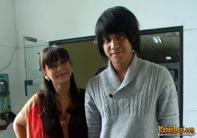 Kevin Aprilio - Memes